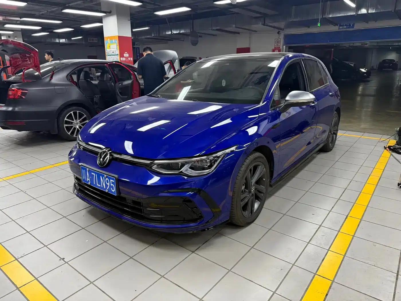 2023 Golf 280TSI DSG R-Line — миниатюра 1