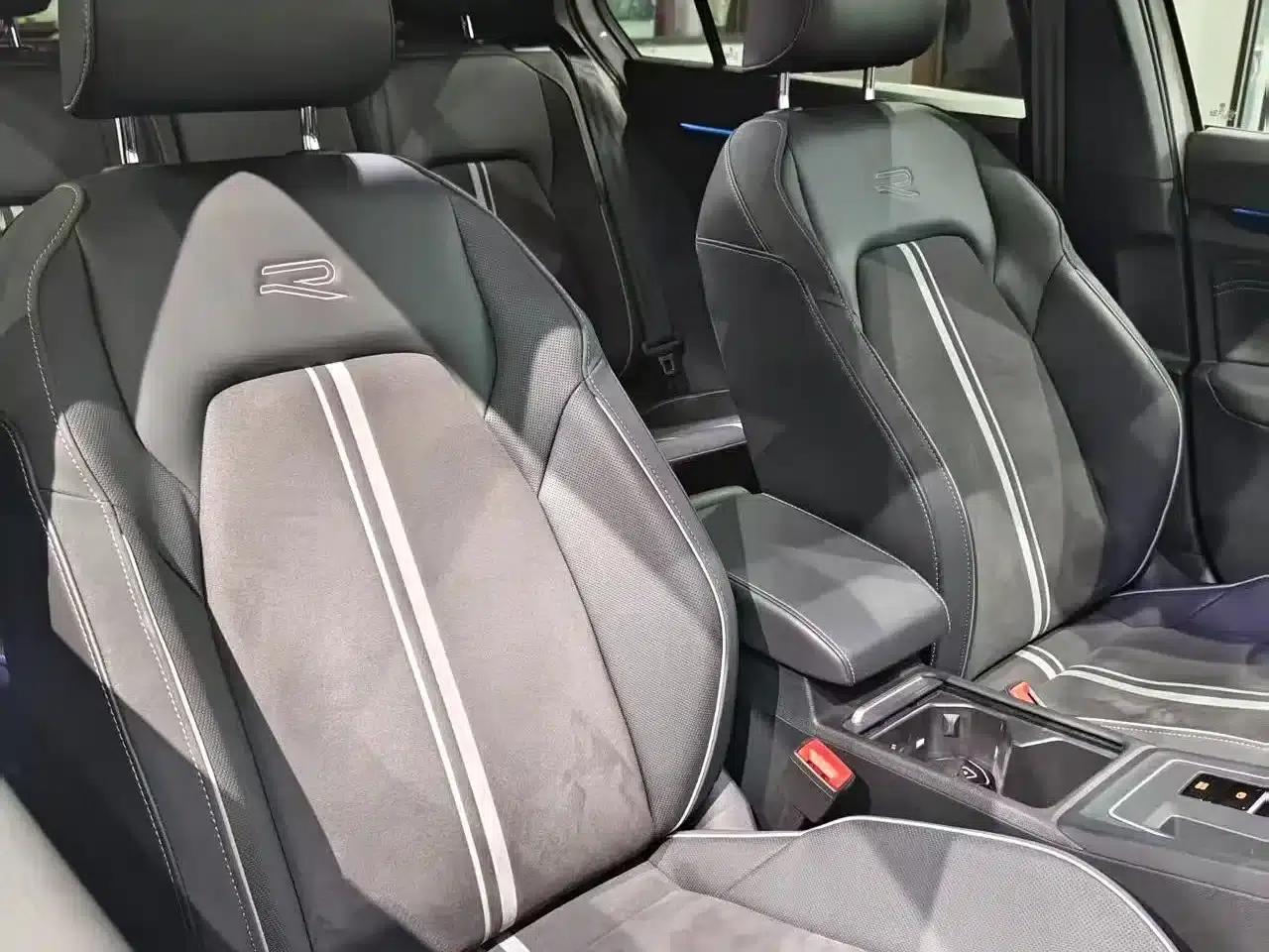 2023 Golf 280TSI DSG R-Line Lite — миниатюра 3