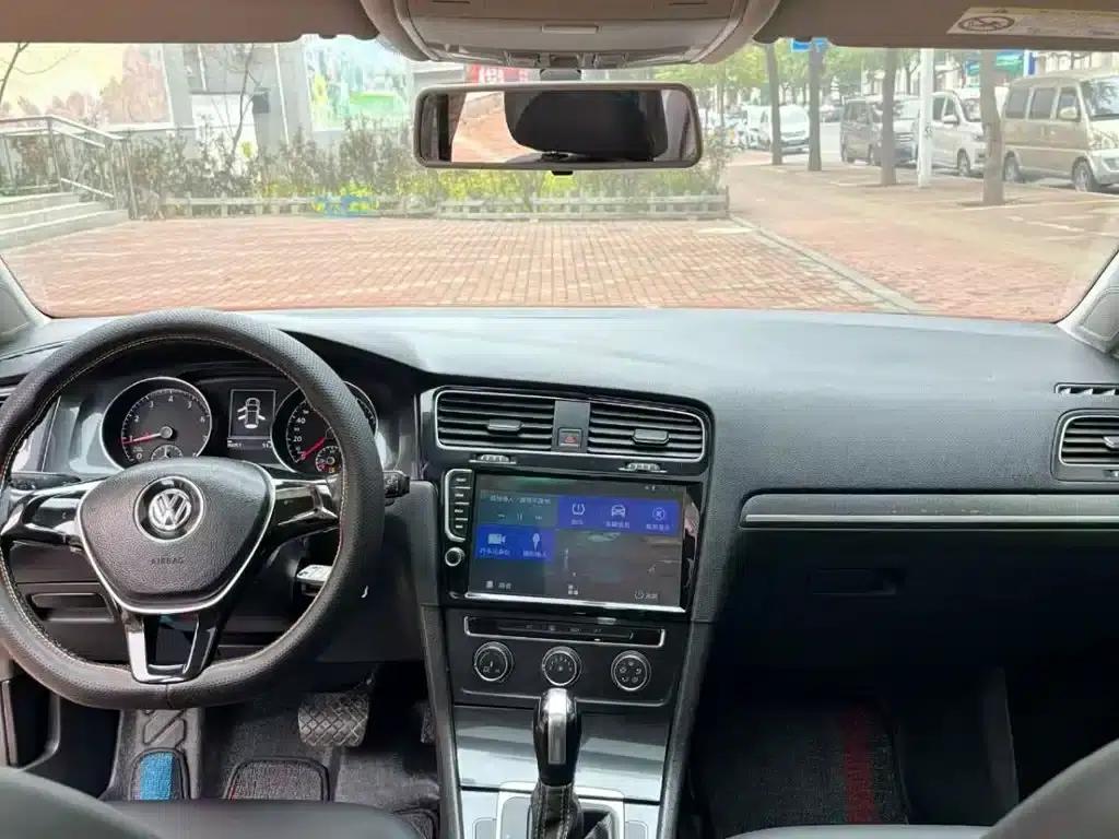 2017 Golf 230TSI Automatic Comfort Millionth Unit Commemorative Edition — миниатюра 3