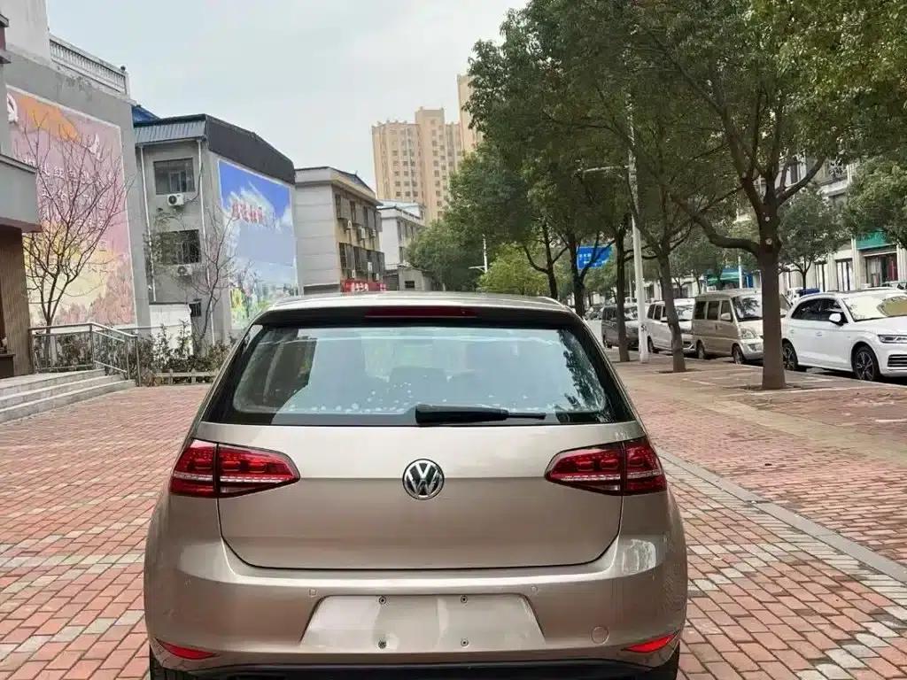 2017 Golf 230TSI Automatic Comfort Millionth Unit Commemorative Edition — миниатюра 10