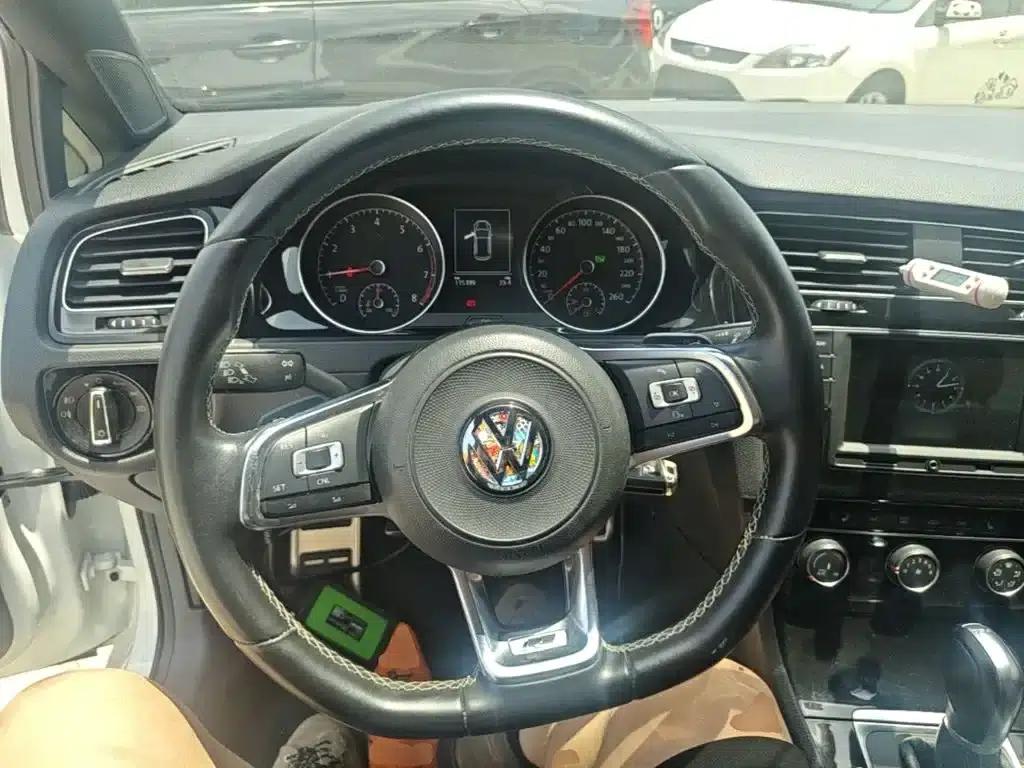 2017 Golf 280TSI Automatic R-Line Millionth Unit Edition — миниатюра 11