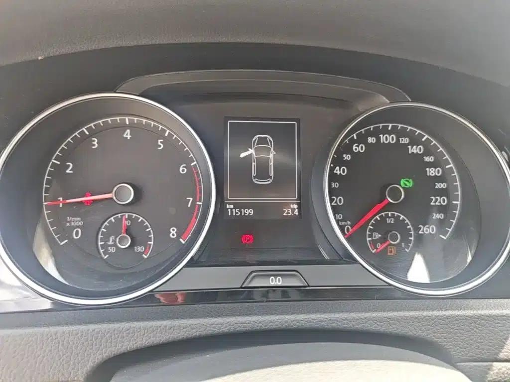 2017 Golf 280TSI Automatic R-Line Millionth Unit Edition — миниатюра 12