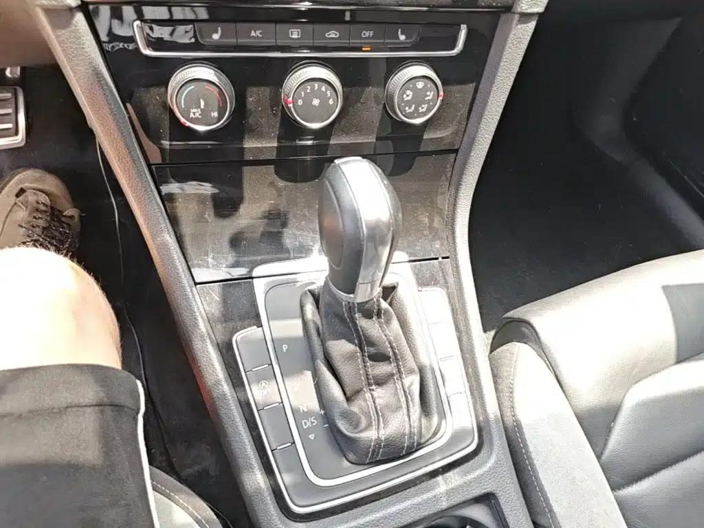2017 Golf 280TSI Automatic R-Line Millionth Unit Edition — миниатюра 14