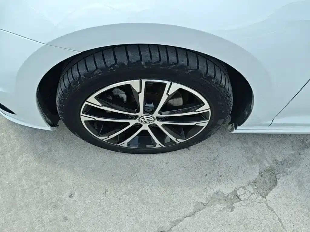 2017 Golf 280TSI Automatic R-Line Millionth Unit Edition — миниатюра 23