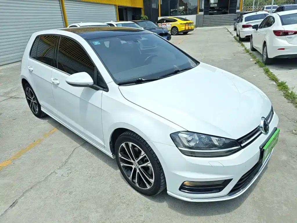 2017 Golf 280TSI Automatic R-Line Millionth Unit Edition — миниатюра 4