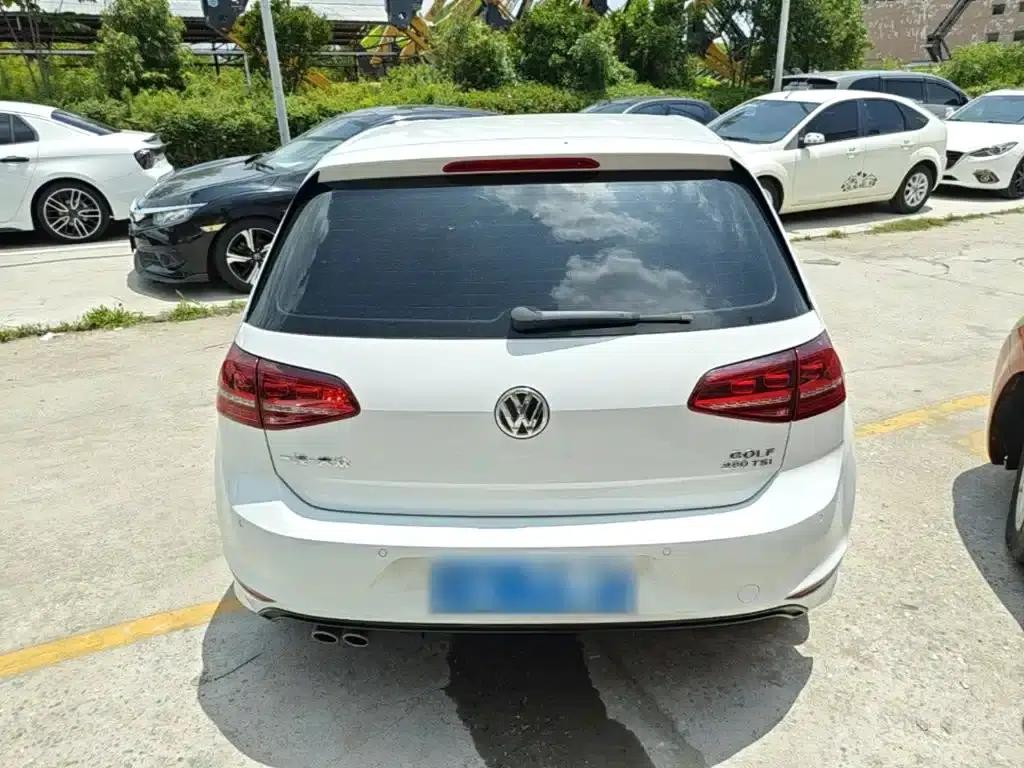 2017 Golf 280TSI Automatic R-Line Millionth Unit Edition — миниатюра 6