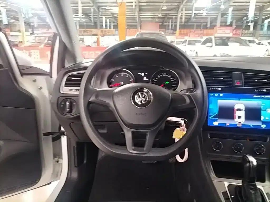 2016 Golf 1.6L Automatic Fashion Edition — миниатюра 11