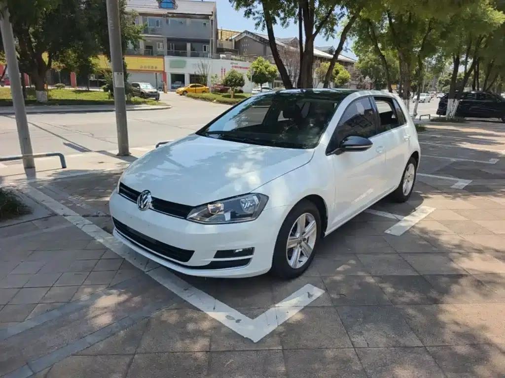 2017 Golf 230TSI Automatic Comfort Millionth Unit Commemorative Edition — миниатюра 2