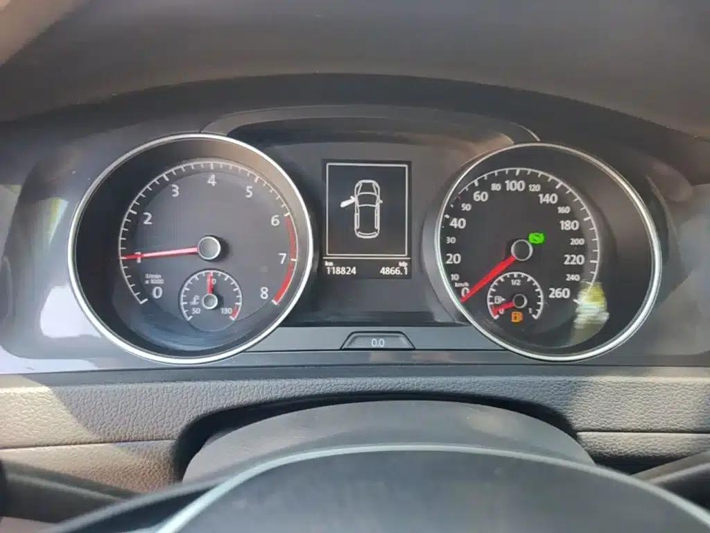 2017 Golf 230TSI Automatic Comfort Millionth Unit Commemorative Edition — миниатюра 12