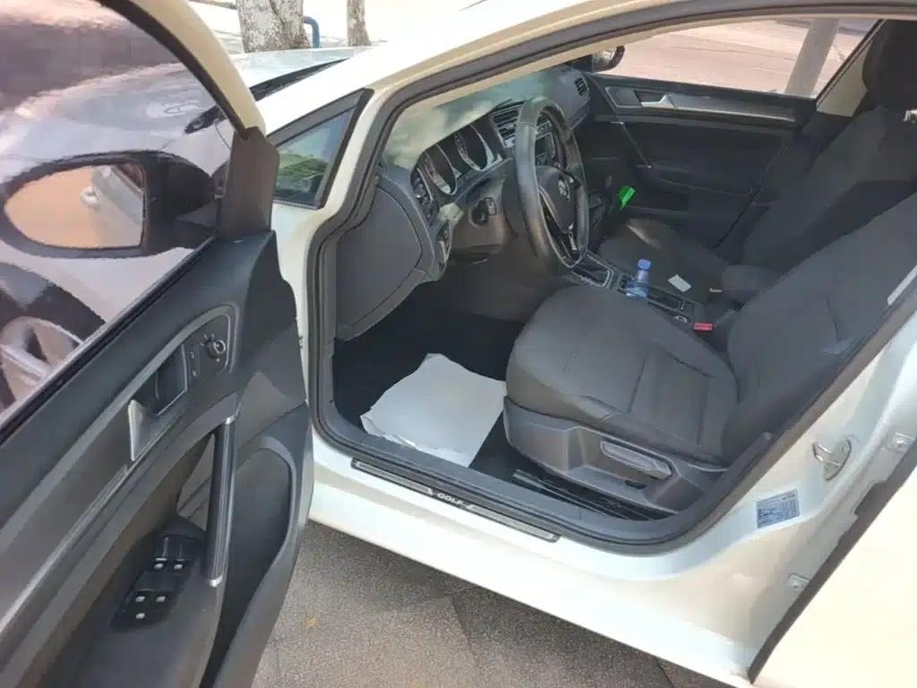 2017 Golf 230TSI Automatic Comfort Millionth Unit Commemorative Edition — миниатюра 16