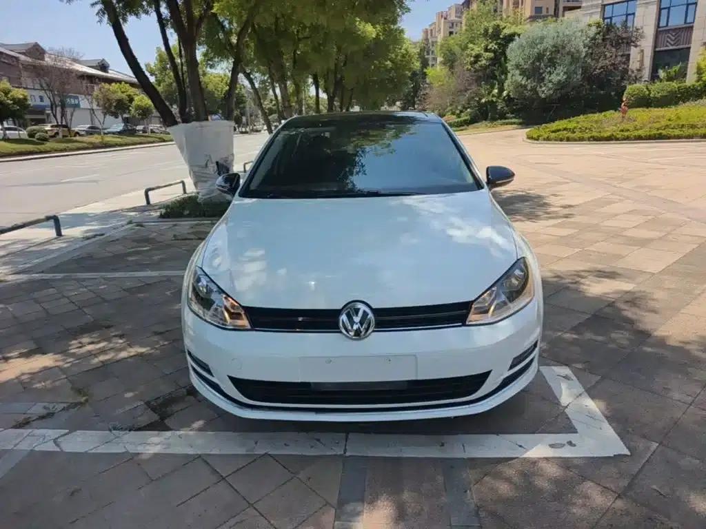 2017 Golf 230TSI Automatic Comfort Millionth Unit Commemorative Edition — миниатюра 3
