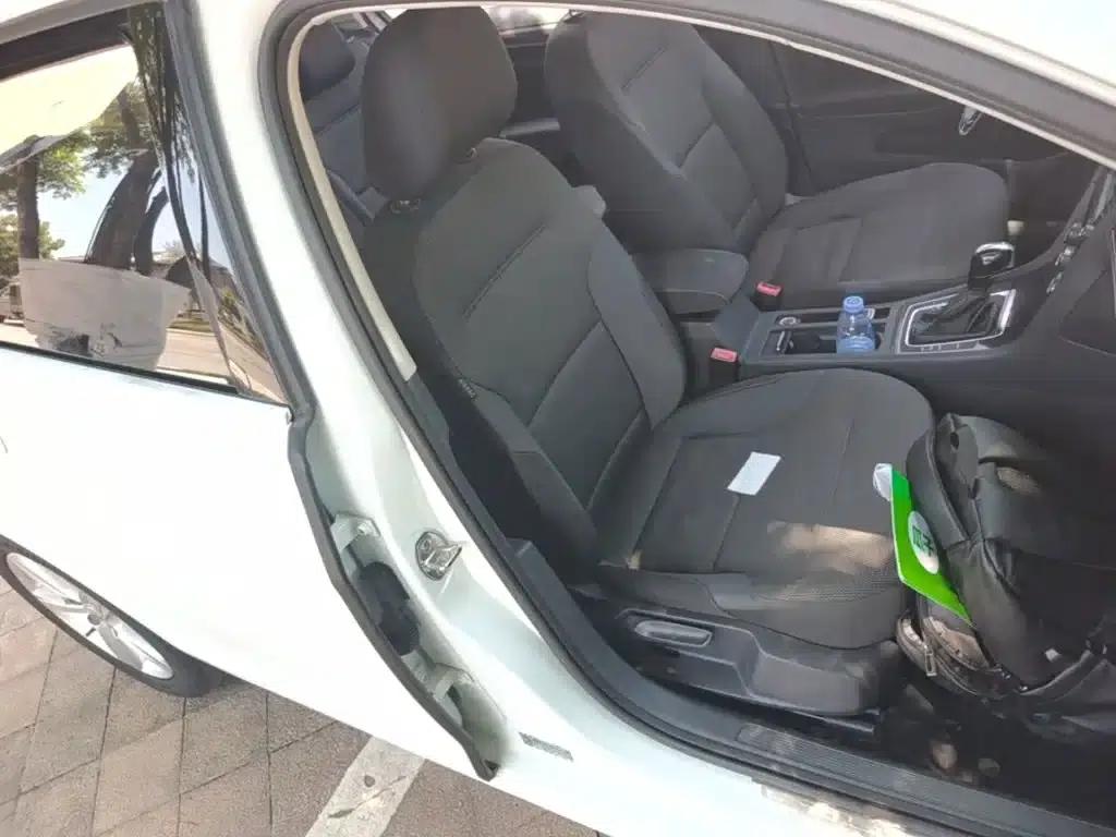 2017 Golf 230TSI Automatic Comfort Millionth Unit Commemorative Edition — миниатюра 25