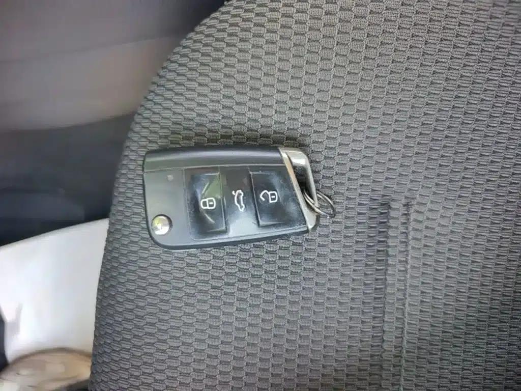 2017 Golf 230TSI Automatic Comfort Millionth Unit Commemorative Edition — миниатюра 9