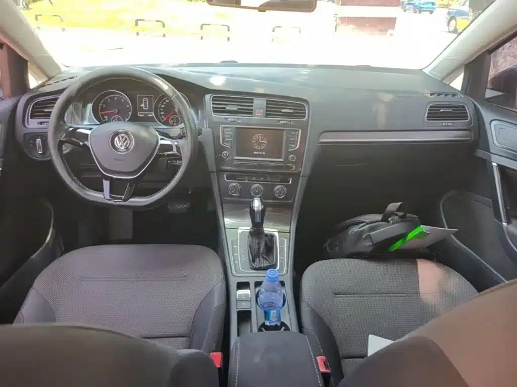 2017 Golf 230TSI Automatic Comfort Millionth Unit Commemorative Edition — миниатюра 10