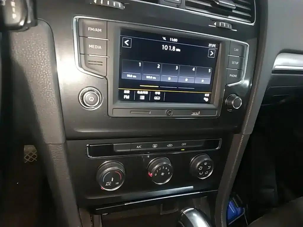 2017 Golf 1.6L Automatic Comfort Millionth Unit Commemorative Edition — миниатюра 13