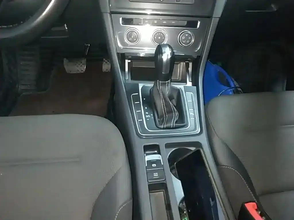 2017 Golf 1.6L Automatic Comfort Millionth Unit Commemorative Edition — миниатюра 14