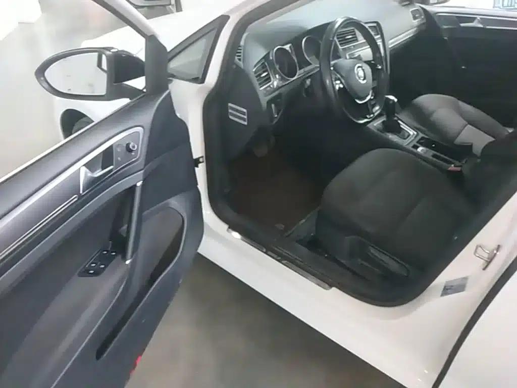 2017 Golf 1.6L Automatic Comfort Millionth Unit Commemorative Edition — миниатюра 16