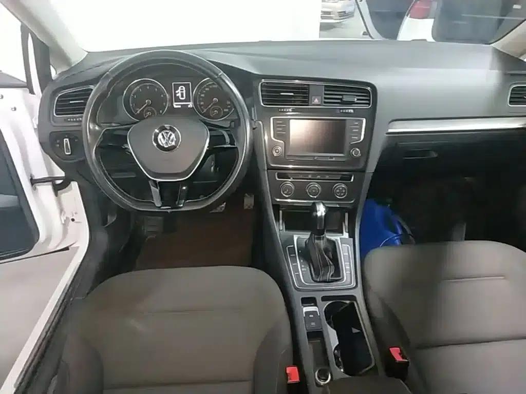 2017 Golf 1.6L Automatic Comfort Millionth Unit Commemorative Edition — миниатюра 10