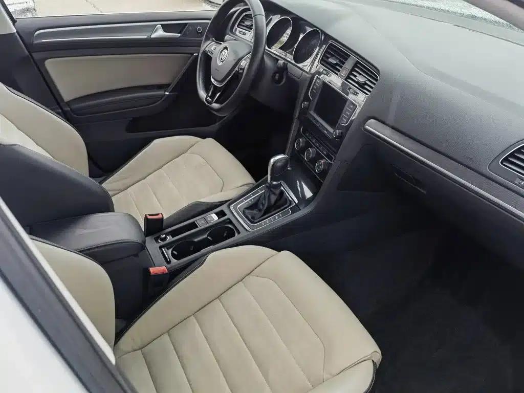 2017 Golf 230TSI Automatic Luxury Millionth Edition — миниатюра 11