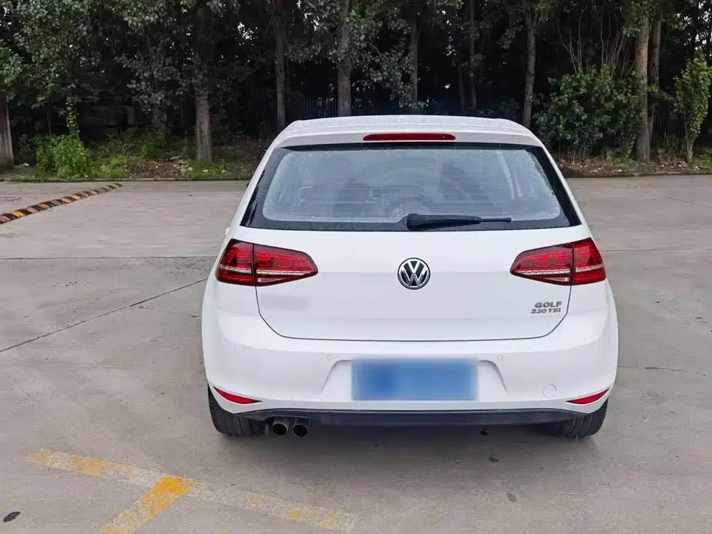 2017 Golf 230TSI Automatic Luxury Millionth Edition — миниатюра 5