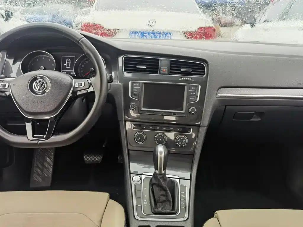 2017 Golf 230TSI Automatic Luxury Millionth Edition — миниатюра 8