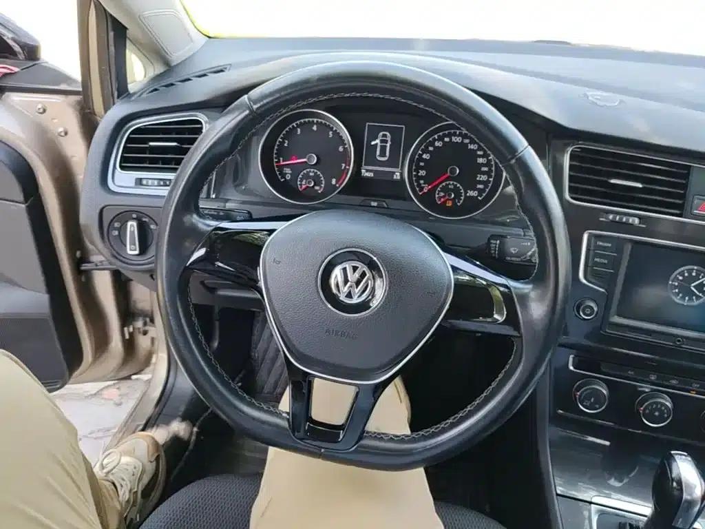 2017 Golf 230TSI Automatic Comfort Millionth Unit Commemorative Edition — миниатюра 11