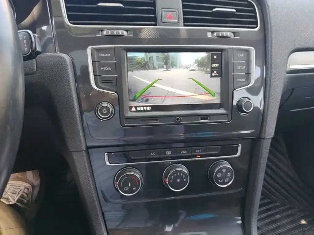 2017 Golf 230TSI Automatic Comfort Millionth Unit Commemorative Edition — миниатюра 13