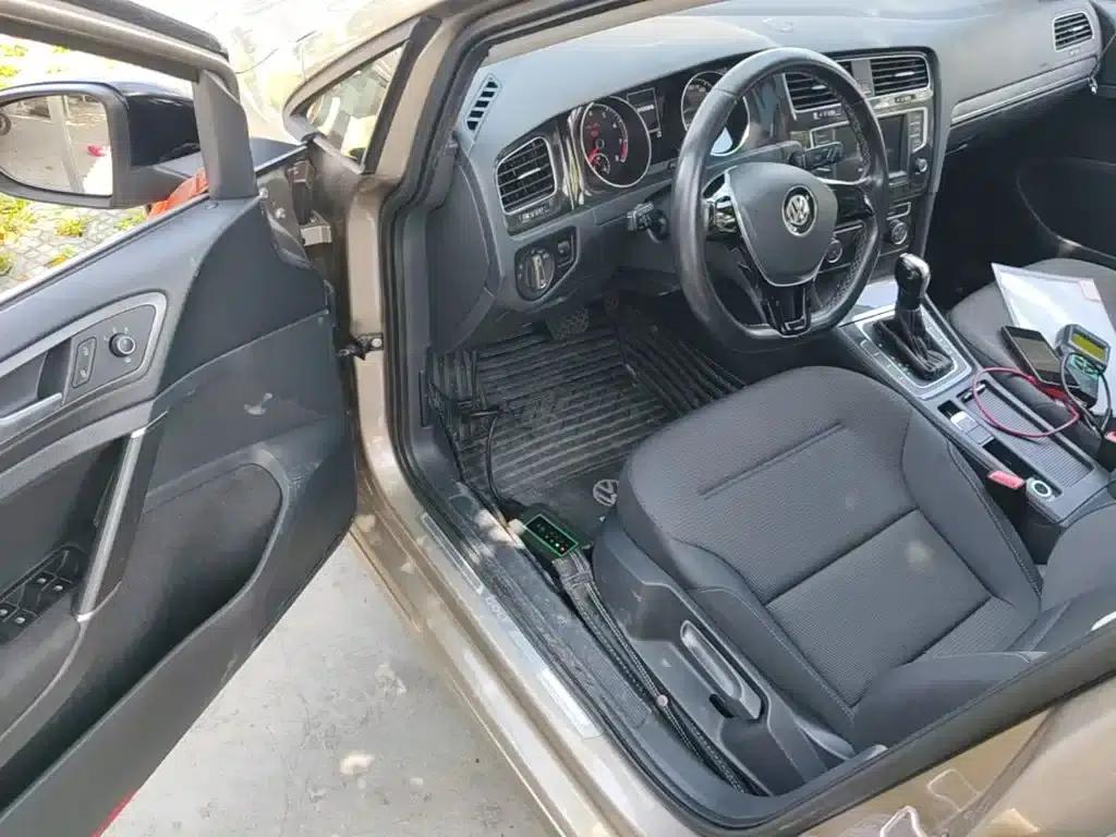 2017 Golf 230TSI Automatic Comfort Millionth Unit Commemorative Edition — миниатюра 16