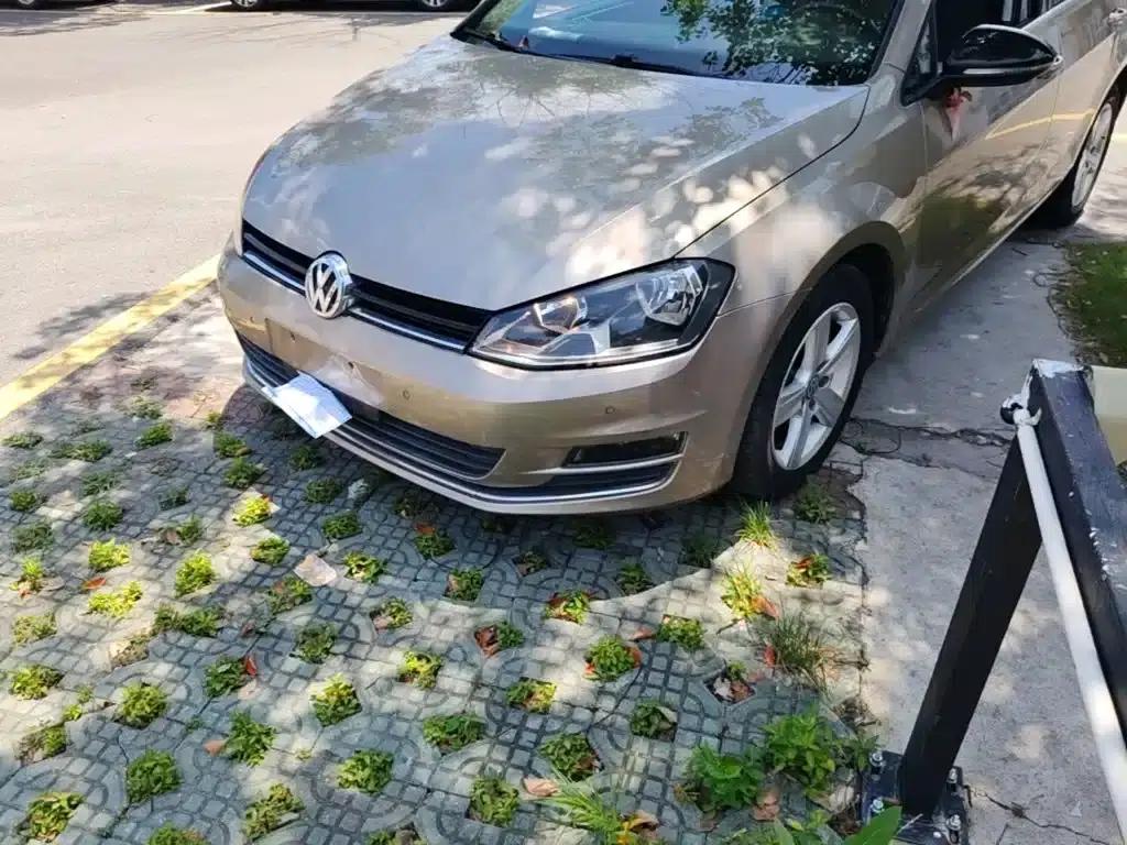 2017 Golf 230TSI Automatic Comfort Millionth Unit Commemorative Edition — миниатюра 24