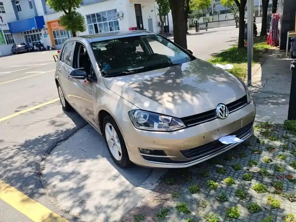 2017 Golf 230TSI Automatic Comfort Millionth Unit Commemorative Edition — миниатюра 4