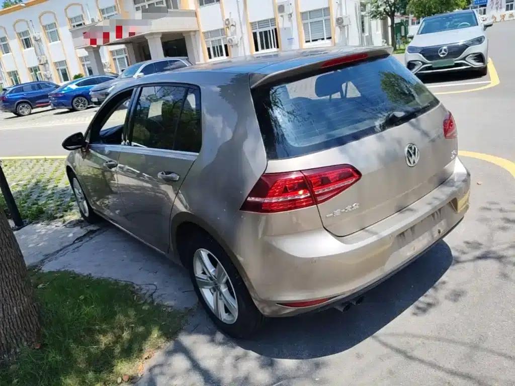 2017 Golf 230TSI Automatic Comfort Millionth Unit Commemorative Edition — миниатюра 5