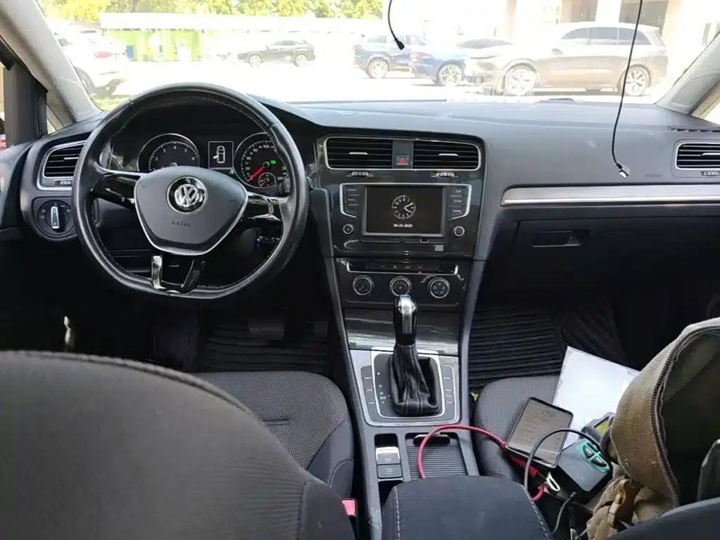 2017 Golf 230TSI Automatic Comfort Millionth Unit Commemorative Edition — миниатюра 10
