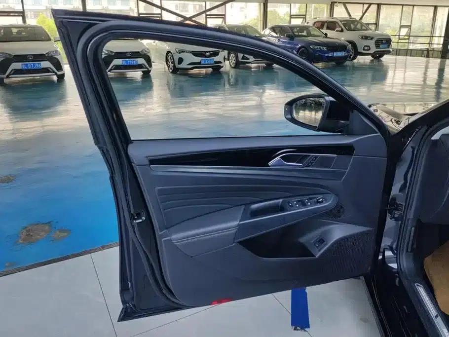 2023 Passat Facelift 330TSI Starry Sky Luxury Edition — миниатюра 7