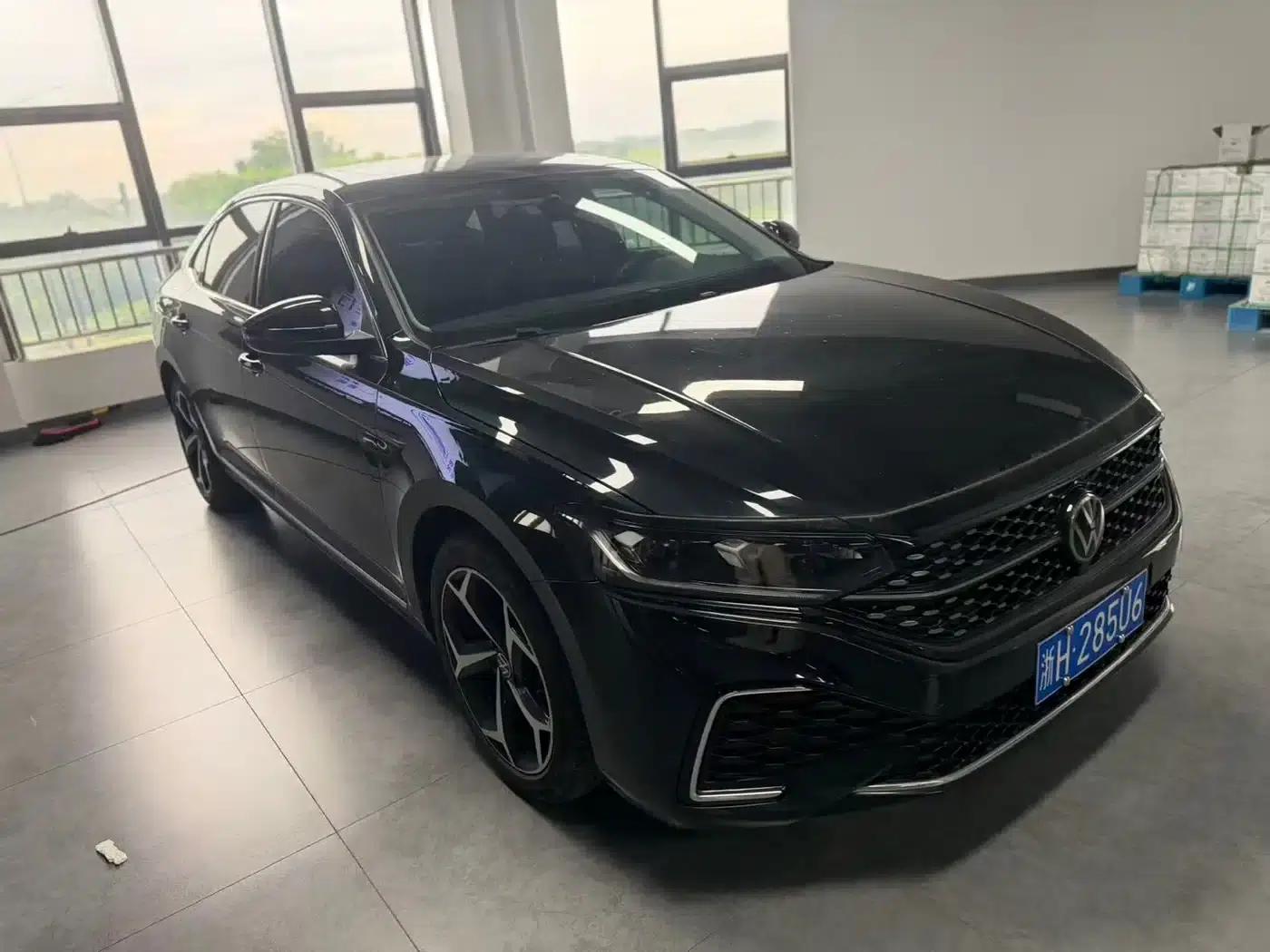 2025 Passat Outstanding Edition 380TSI Dragon Edition — миниатюра 1
