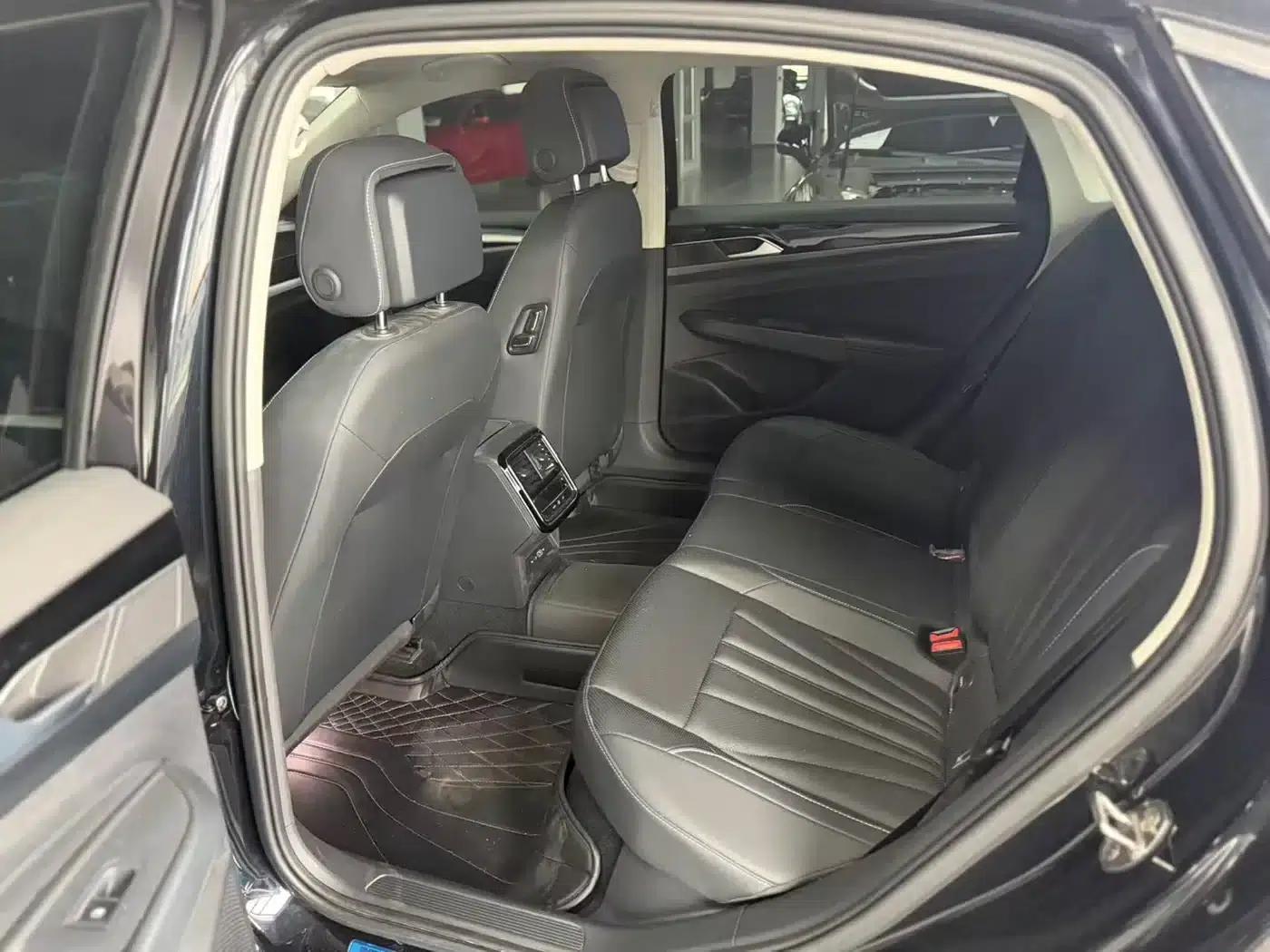 2025 Passat Outstanding Edition 380TSI Dragon Edition — миниатюра 2