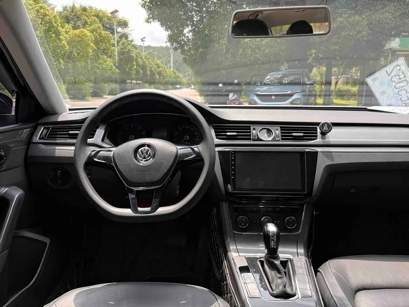 2015 Passat 1.8TSI Automatic Premium Edition — миниатюра 24