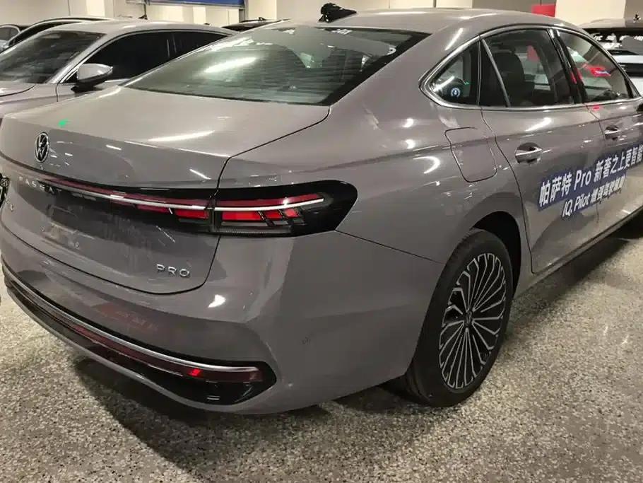 2025 Passat Pro 380TSI Dragon Edition — миниатюра 3