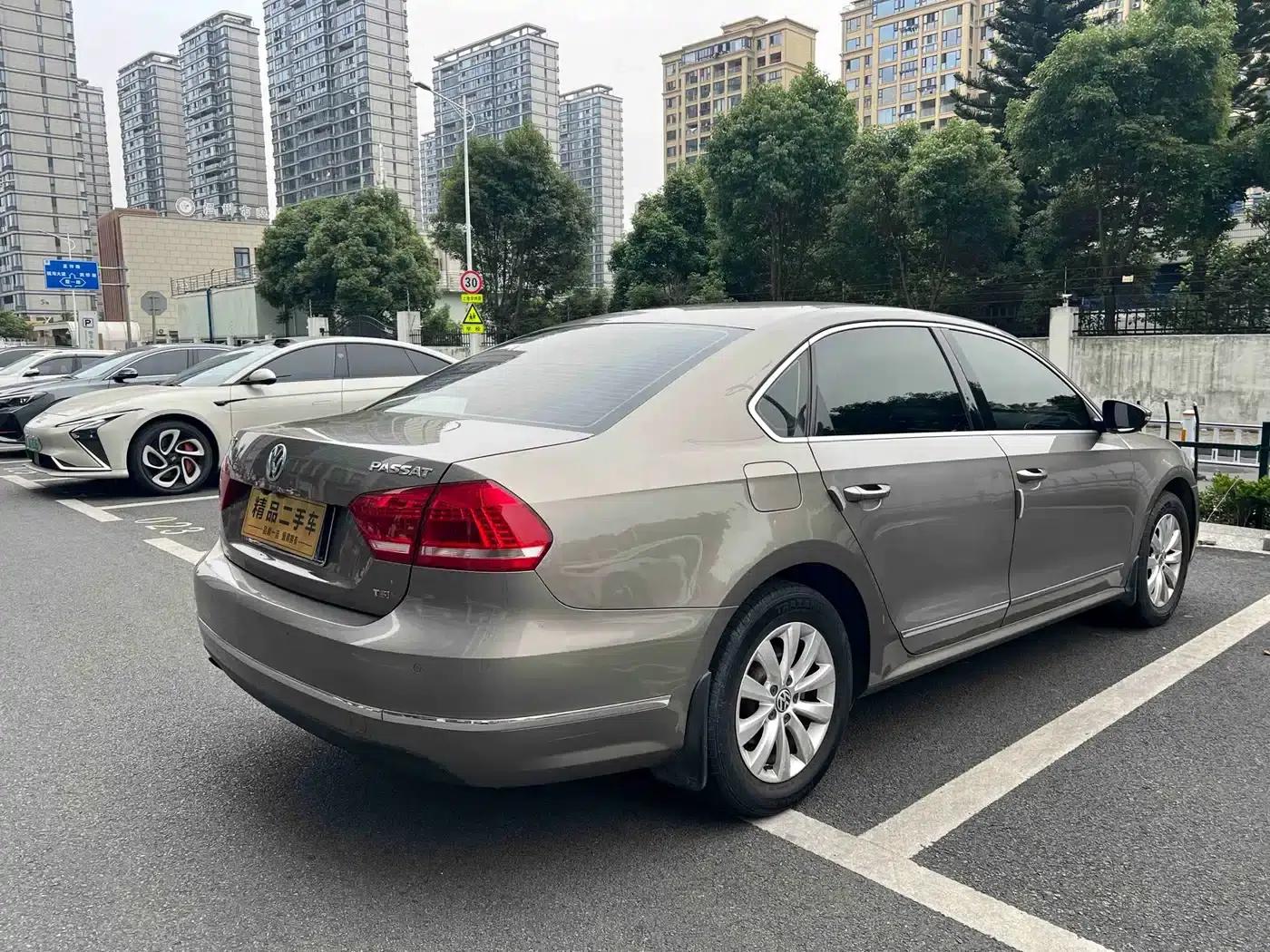 2015 Passat 1.8TSI DSG Premium Edition — миниатюра 14