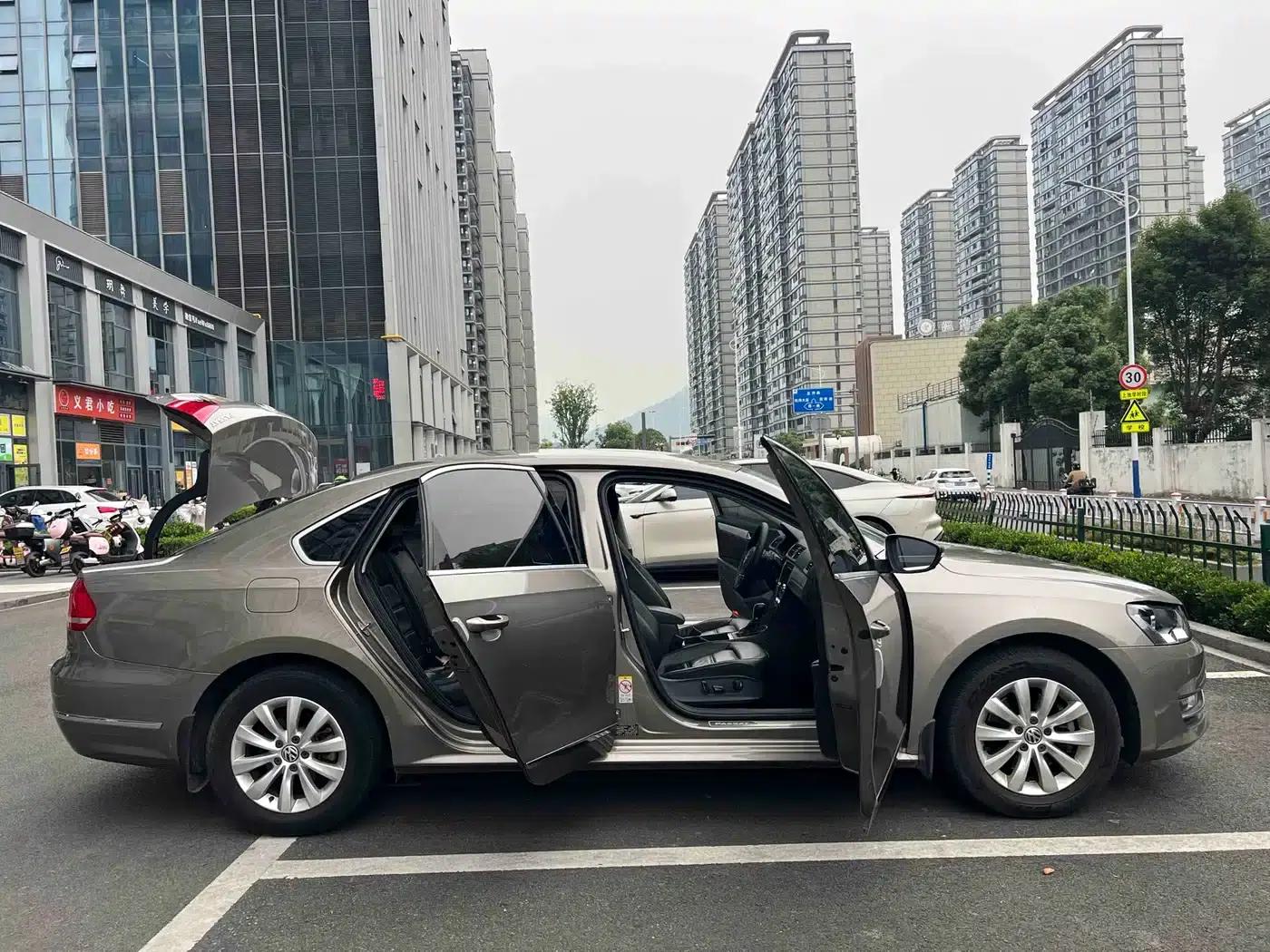 2015 Passat 1.8TSI DSG Premium Edition — миниатюра 16