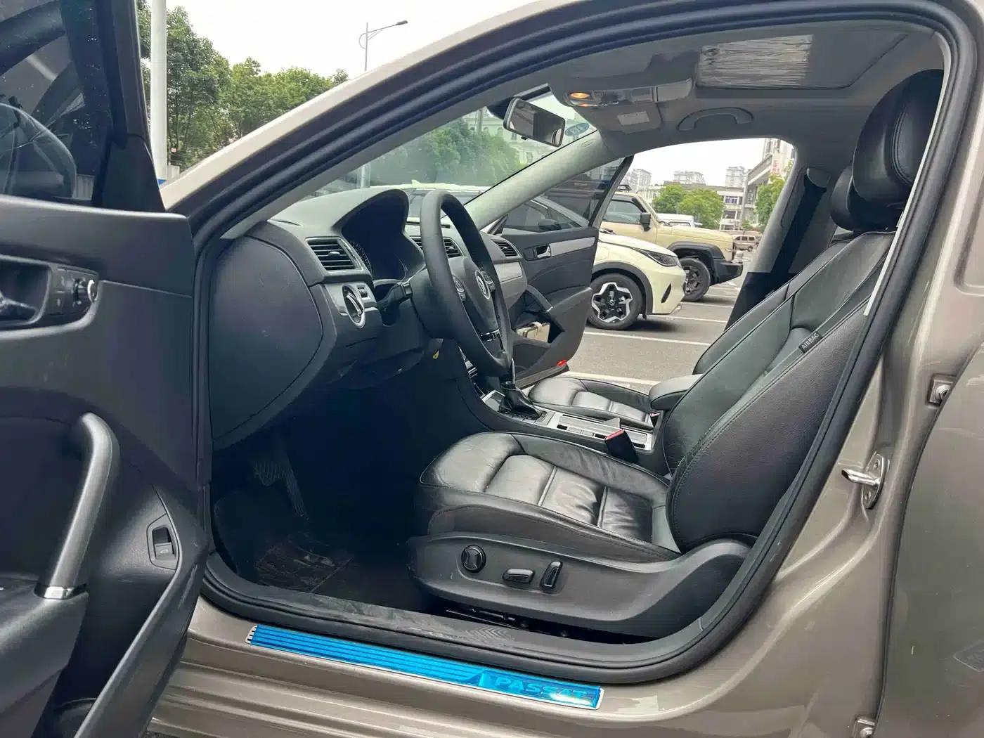 2015 Passat 1.8TSI DSG Premium Edition — миниатюра 5