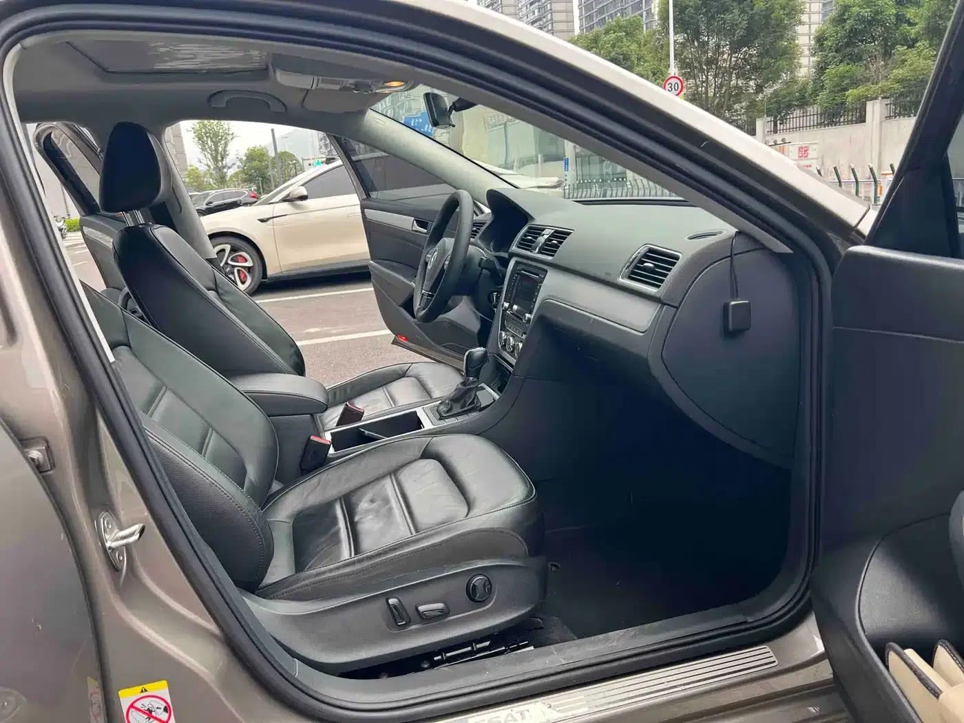 2015 Passat 1.8TSI DSG Premium Edition — миниатюра 10