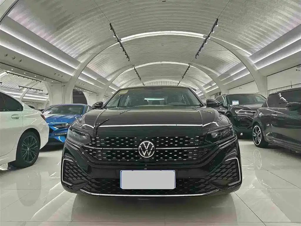 2025 Volkswagen Passat Outstanding Edition 380TSI Starry Sky Dragon Edition — миниатюра 2