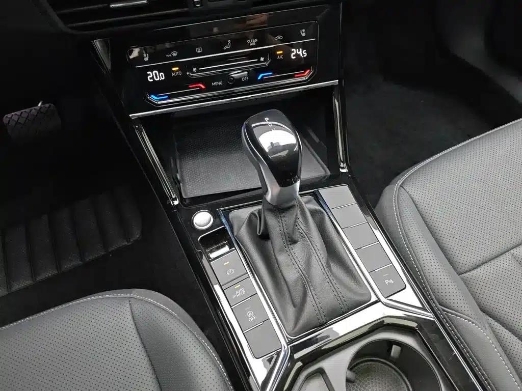 2025 Volkswagen Passat 330TSI Elite Edition — миниатюра 13