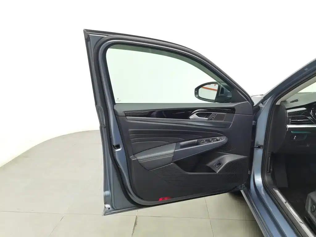 2022 Passat 330TSI Premium Edition — миниатюра 8