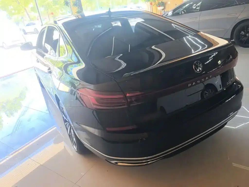 2022 Volkswagen Passat 330TSI Elite Edition — миниатюра 5