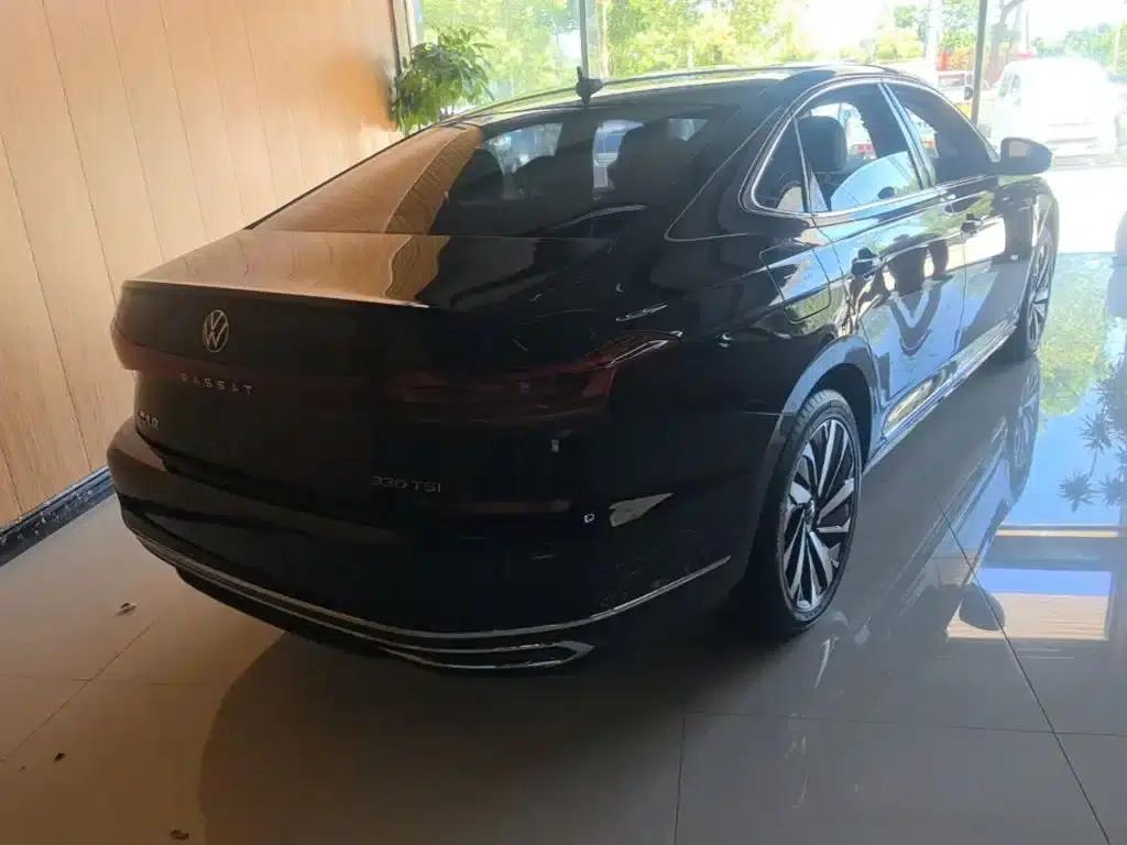 2022 Volkswagen Passat 330TSI Elite Edition — миниатюра 7