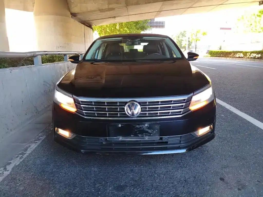 2017 Passat 330TSI DSG Premium Edition — миниатюра 3