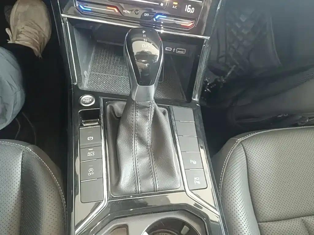 2025 Volkswagen Passat Outstanding Edition 380TSI Starry Sky Dragon Edition — миниатюра 14