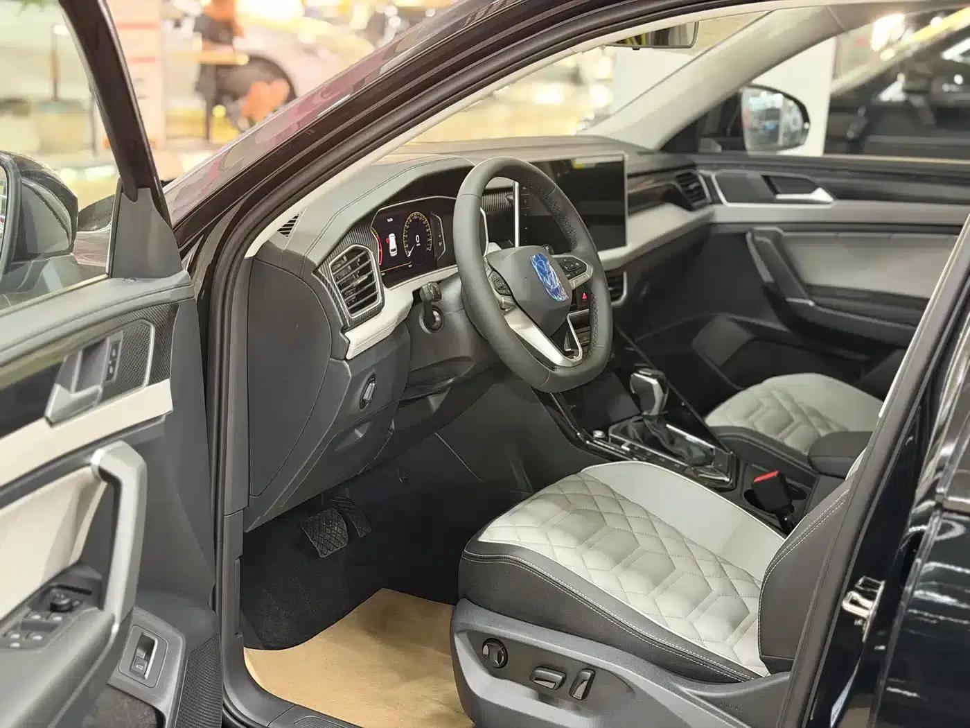 Tayron 2026 Model 30 Million Unit Selection Edition 300TSI — миниатюра 8