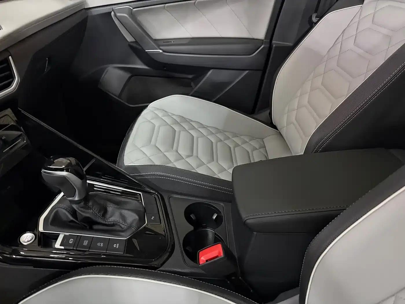 Tayron 2026 Model 30 Million Unit Selection Edition 300TSI — миниатюра 9